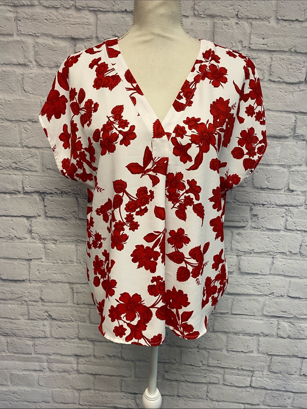 Ann Taylor White Top with Red Floral Print Size Large Petite